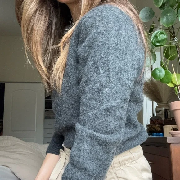 Quince charcoal cashmere sweater men’s M fits like women’s small/XS - Picture 3 of 8